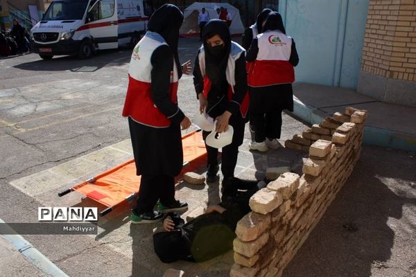 مانور زلزله در مدرسه عدالت شهر جوادآباد