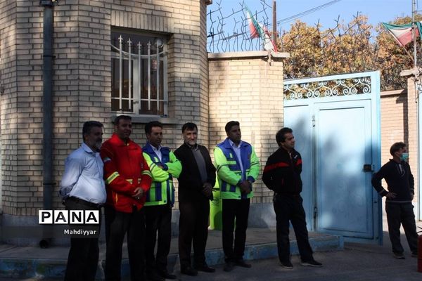 مانور زلزله در مدرسه عدالت شهر جوادآباد