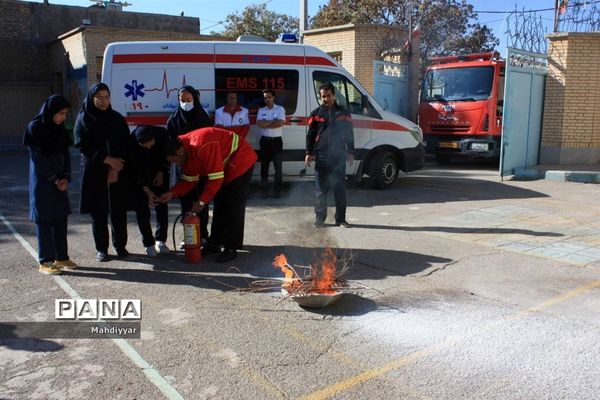 مانور زلزله در مدرسه عدالت شهر جوادآباد