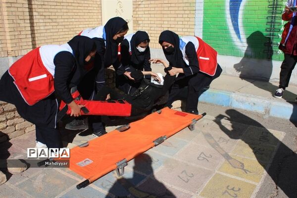 مانور زلزله در مدرسه عدالت شهر جوادآباد