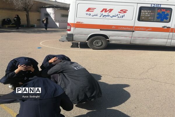 زنگ مانور زلزله در دبیرستان سروش به صدا درآمد