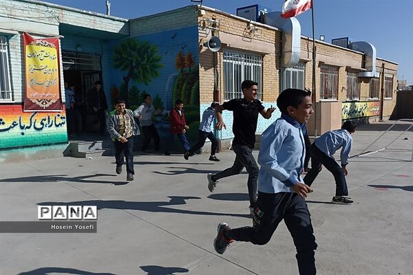 بیست و چهارمین مانور سراسری زلزله و ایمنی در دبیرستان شهید باقری، کاشمر