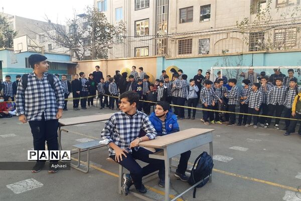 برگزاری مانور زلزله و آموزش اطفا حریق در دبیرستان حربن ریاحی منطقه ۱۳