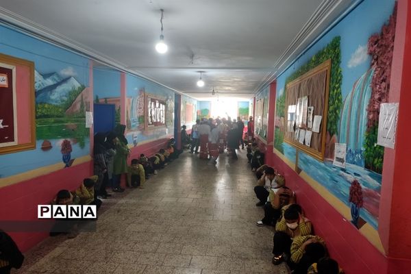 بیست و چهارمین مانور سراسری زلزله و ایمنی در دبستان حضرت مسلم (ع) ناحیه دو شیراز