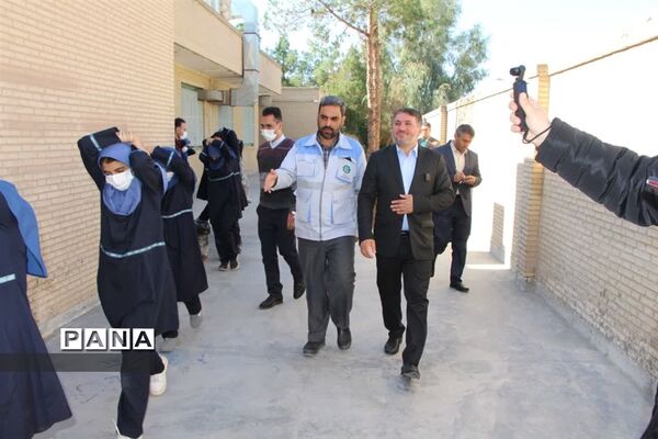 بیست و چهارمین مانور سراسری زلزله در دبیرستان شهید دهقان ناحیه ۲ یزد