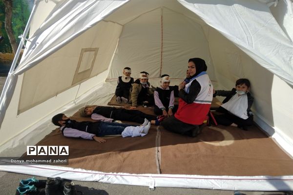 بیست و چهارمین دوره مانور زلزله و ایمنی در مدارس منطقه ۲ شهر تهران