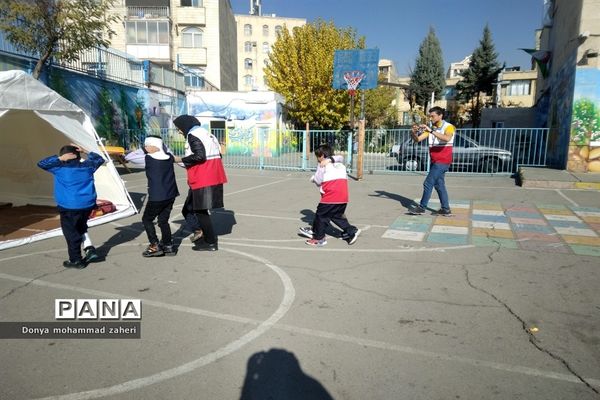 بیست و چهارمین دوره مانور زلزله و ایمنی در مدارس منطقه ۲ شهر تهران