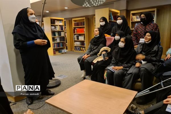 حضور دانش‌آموزان فرهنگ دختران منطقه ۱۳ در فرهنگستان زبان و ادب فارسی