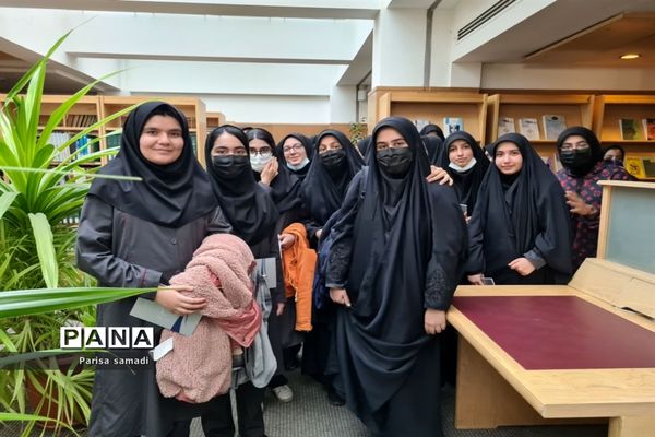حضور دانش‌آموزان فرهنگ دختران منطقه ۱۳ در فرهنگستان زبان و ادب فارسی