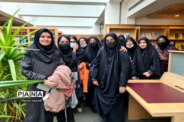 حضور دانش‌آموزان فرهنگ دختران منطقه ۱۳ در فرهنگستان زبان و ادب فارسی