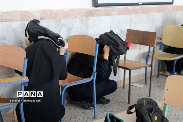 بیست و چهارمین مانور سراسری زلزله در دبیرستان شاهد گلوگاه