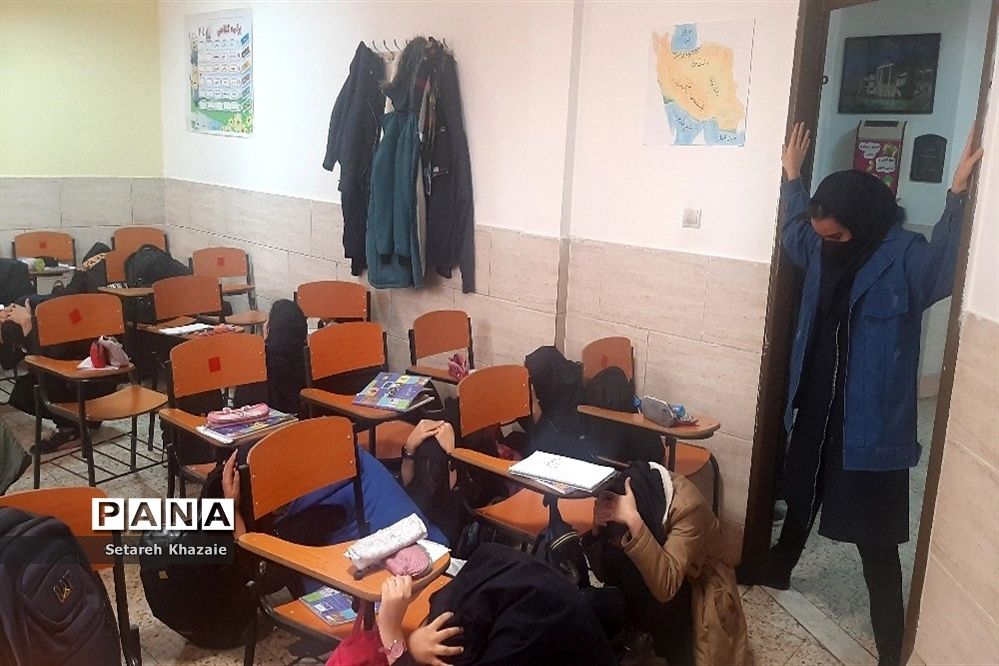 بیست و چهارمین مانور سراسری زلزله و ایمنی در دبیرستان یاس  