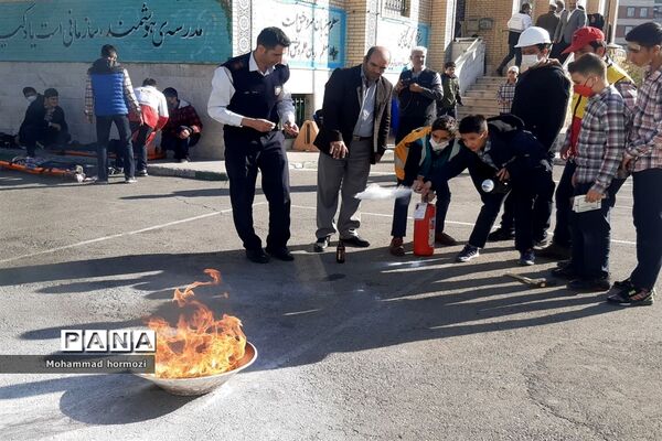 بیست و چهارمین دوره مانور سراسری زلزله و ایمنی در دبیرستان شهید اخوان منطقه ۱۴