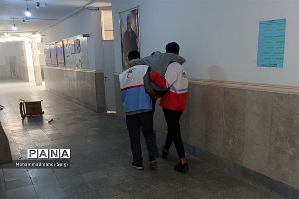بیست و چهارمین مانور زلزله همزمان با سراسر کشور در مدرسه البرز شهریار