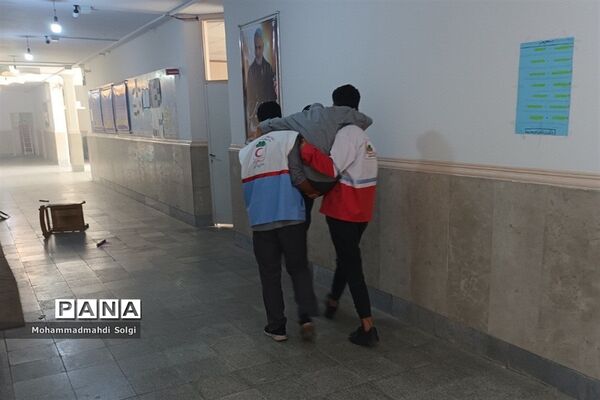 بیست و چهارمین مانور زلزله همزمان با سراسر کشور در مدرسه البرز شهریار