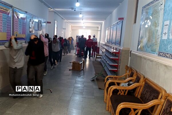 بیست و چهارمین مانور زلزله همزمان با سراسر کشور در مدرسه البرز شهریار