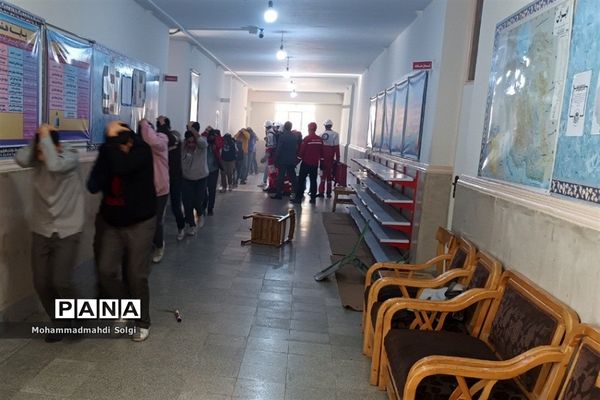 بیست و چهارمین مانور زلزله همزمان با سراسر کشور در مدرسه البرز شهریار