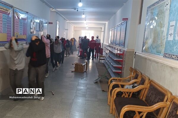 بیست و چهارمین مانور زلزله همزمان با سراسر کشور در مدرسه البرز شهریار