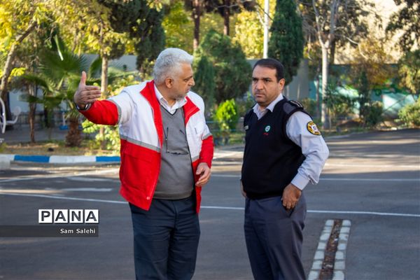 بیست و چهارمین مانور سراسری زلزله و ایمنی مدارس در اصفهان - 1