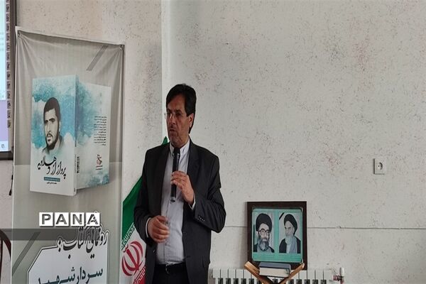 رونمایی از کتاب «پرواز از دهلاویه» در ابرکوه