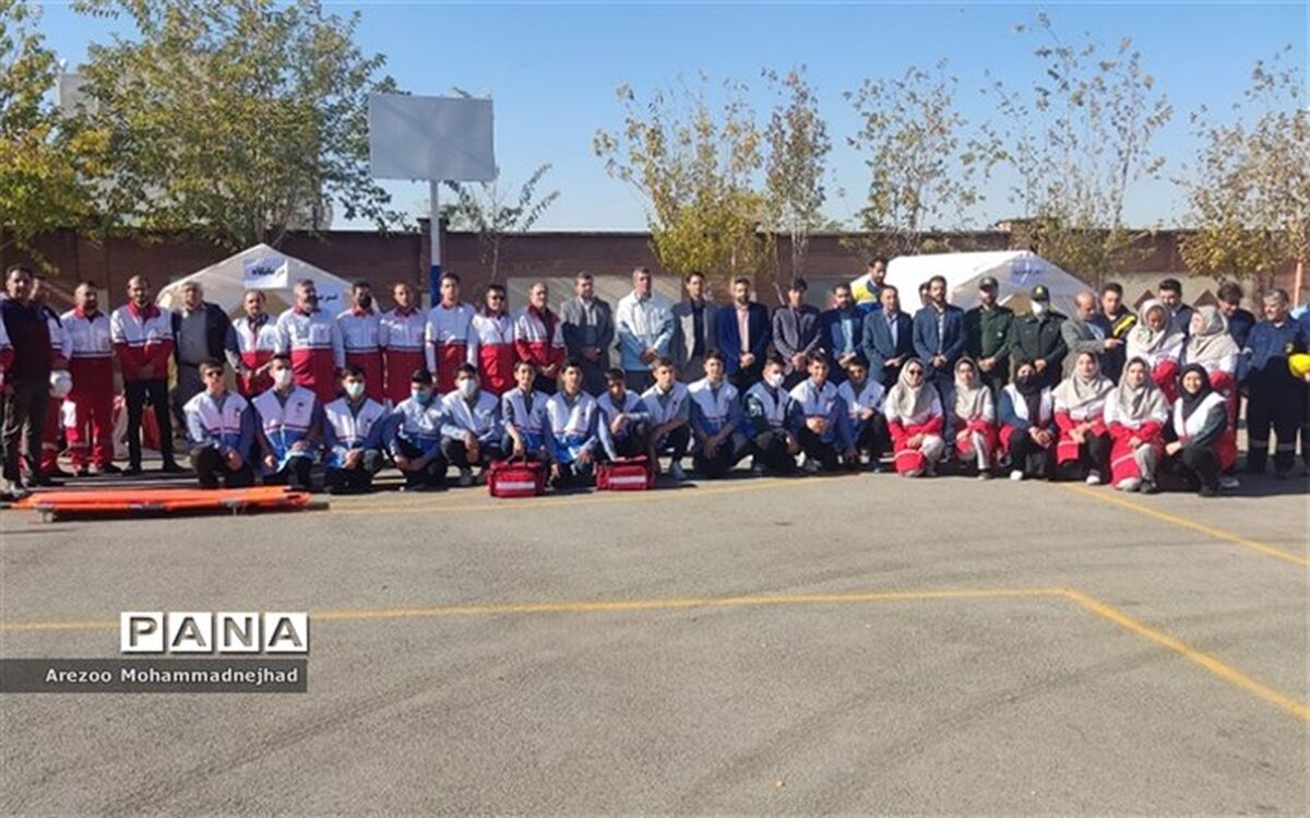 برگزاری بیست و چهارمین مانور سراسری زلزله با شعار «مدرسه ایمن، جامعه تاب آور» در شهرستان قرچک