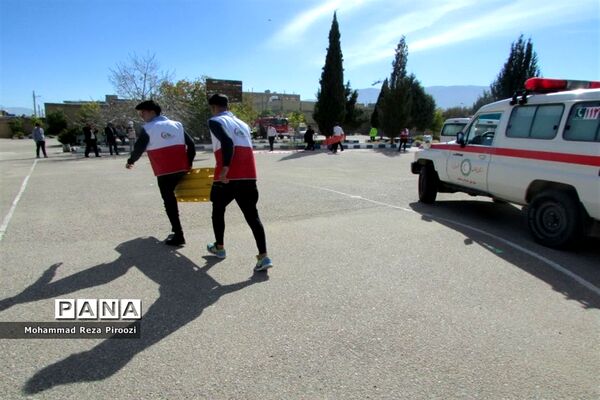 بیست و چهارمین مانور سراسری زلزله و ایمنی مدارس در دبیرستان شهید رجایی نی ریز