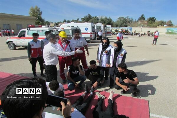 بیست و چهارمین مانور سراسری زلزله و ایمنی مدارس در دبیرستان شهید رجایی نی ریز