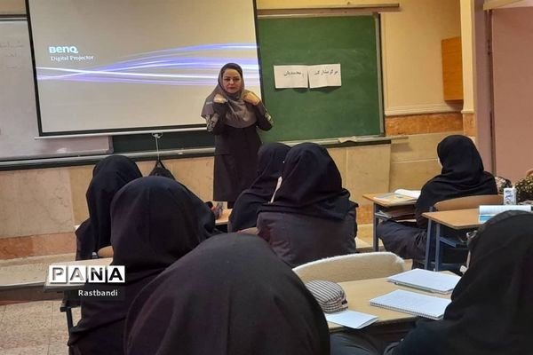 معاینه سلامتی دانش‌آموزان دبیرستان فرهنگ دختران منطقه ۱۳