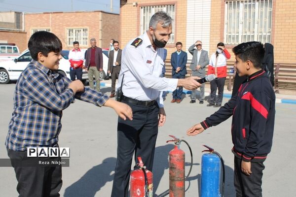 بیست و چهارمین مانور سراسری زلزله و ایمنی در مدارس بهارستان یک
