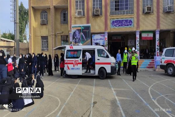 بیست و چهارمین مانور سراسری زلزله در دبیرستان دخترانه عفاف