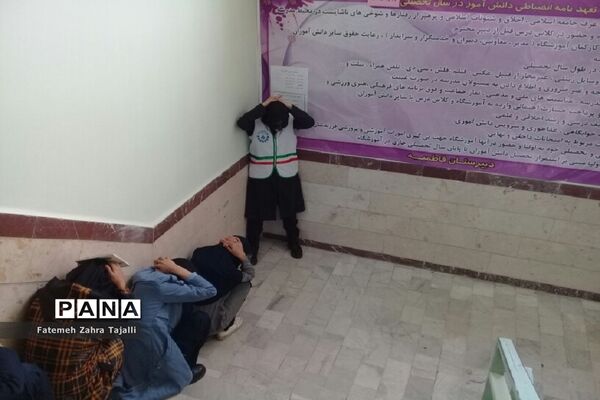 مانور زلزله در دبیرستان فاطمیه شهرستان ایجرود