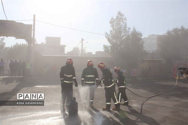 بیست و چهارمین مانور سراسری زلزله و ایمنی مدارس در دبیرستان دخترانه فدک ناحیه یک شهرستان خرم آباد