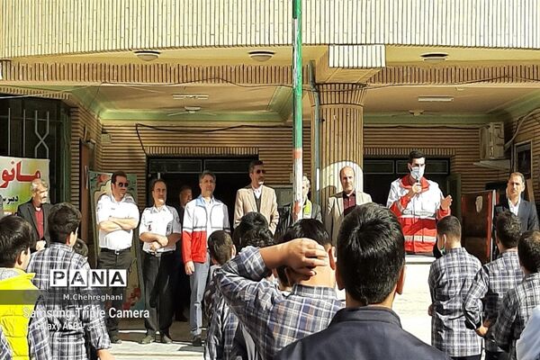بیست و چهارمین مانور سراسری زلزله و ایمنی مدارس در ناحیه چهار آموزش و پرورش قم