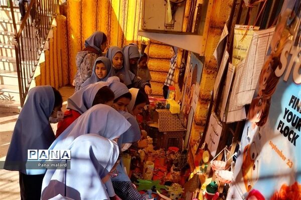 نمایشگاه دست‌سازه‌های دانش‌آموزان با وسایل دور ریختنی در آموزشگاه مریم و پرستش ملارد