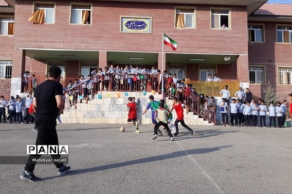 مسابقات فوتبال درون‌مدرسه‌ای در مدارس پسرانه رودهن