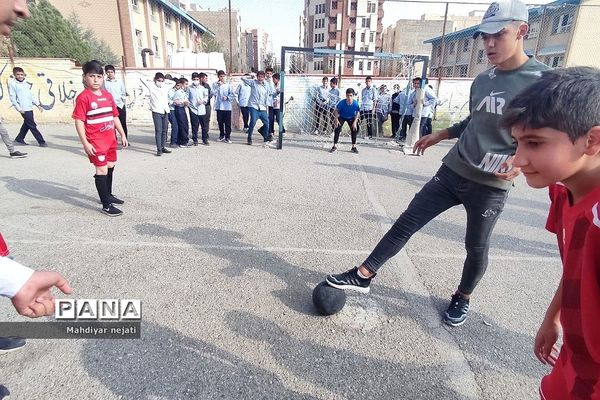 مسابقات فوتبال درون‌مدرسه‌ای در مدارس پسرانه رودهن