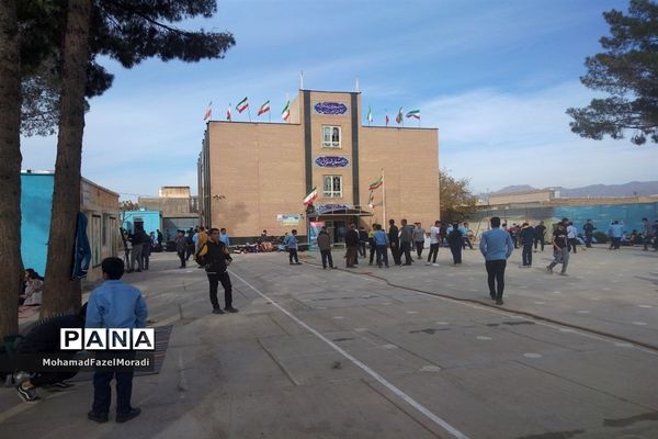 برگزاری اردوی درون مدرسه‌ای دبیرستان رئیس‌زاده خلیل‌آباد