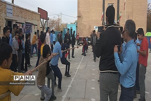 برگزاری اردوی درون مدرسه‌ای دبیرستان رئیس‌زاده خلیل‌آباد