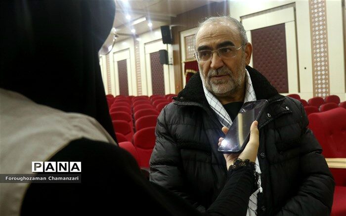 فرماندهان پیشگام بسیج باید جای خالی شهدا را پرکنند