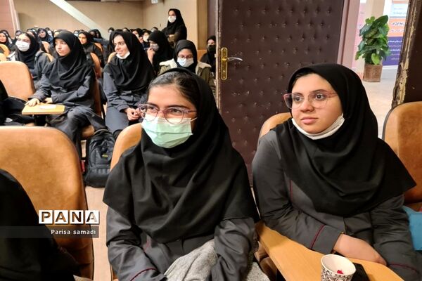 جشن ولادت حضرت زینب و روز پرستار در دبیرستان فرهنگ دختران منطقه ۱۳