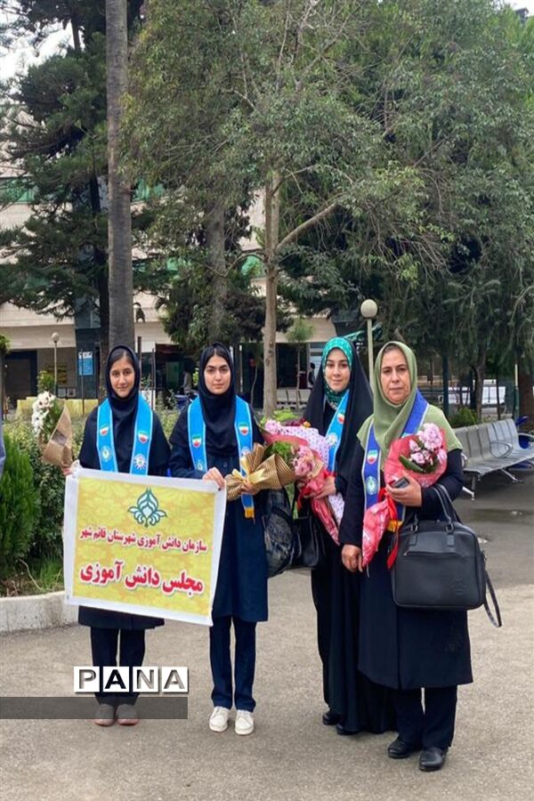 دیدار اعضای مجلس دانش‌آموزی قائمشهر با پرستاران