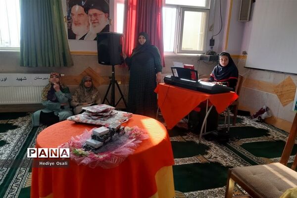 جشن میلاد حضرت زینب(س) و گرامیداشت روز پرستار در آموزشگاه شهید اورکی اسلامشهر