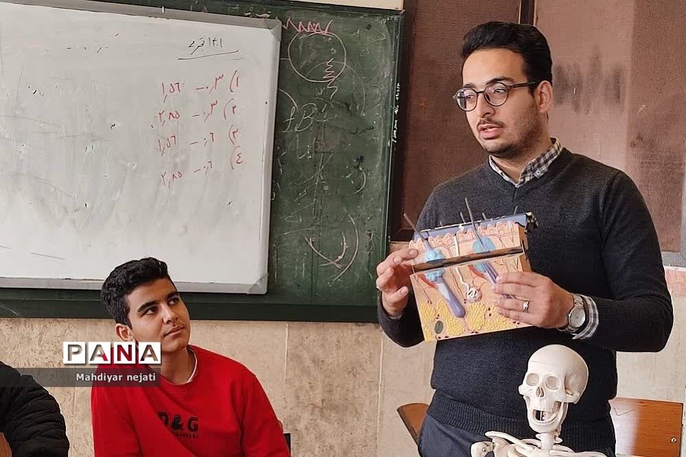 نشست زیست‌‌شناسی در مرکز استعدادهای درخشان شهید بهشتی