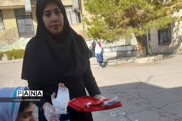 کارگاه آموزشی کمک‌های اولیه و آتل‌بندی در دبستان سما۲ رودهن