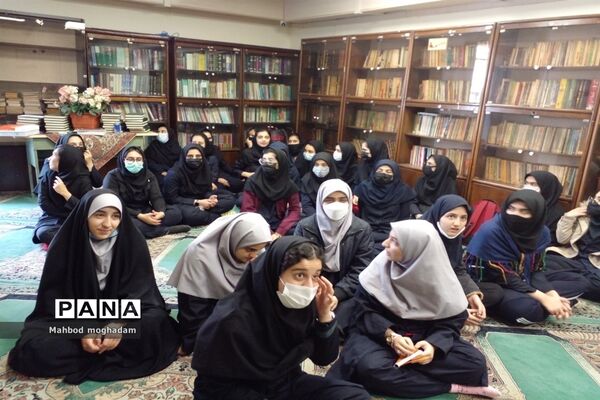 برگزاری جشن میلاد با سعادت حضرت زینب(س) در دبیرستان شهیده قزوینی منطقه ۱۳