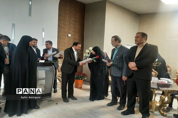 مراسم تجلیل از همکاران اداری آموزش و پرورش منطقه 2