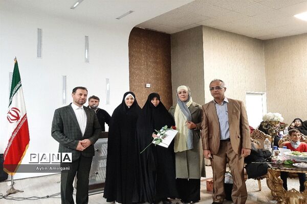 مراسم تجلیل از همکاران اداری آموزش و پرورش منطقه 2