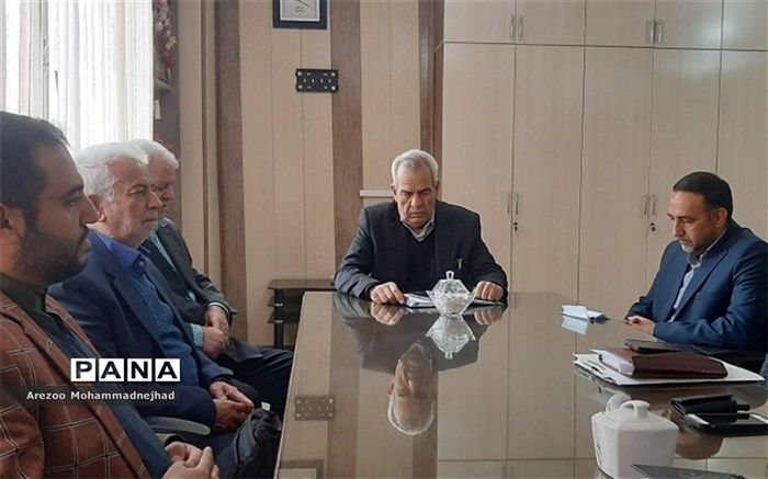 اهدای ۳۱۳ جفت کفش به دانش‌آموزان نیازمند قرچک