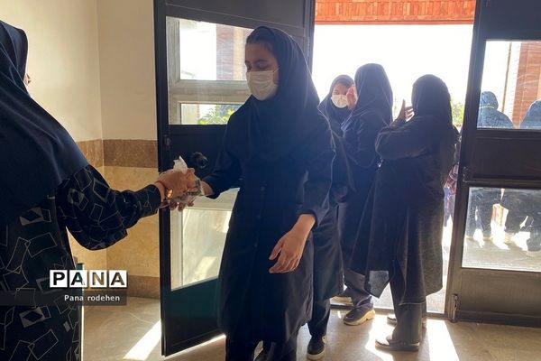 گردهمایی  بصیرتی و ملی دختران بسیجی مدرسه مهرآفرین رودهن