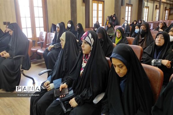 دورهمی خواهران شهدا و دانش‌آموزان به مناسبت میلاد حضرت زینب (س)